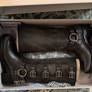 Steve Madden Rocky Brown Distressed Boots Size 6